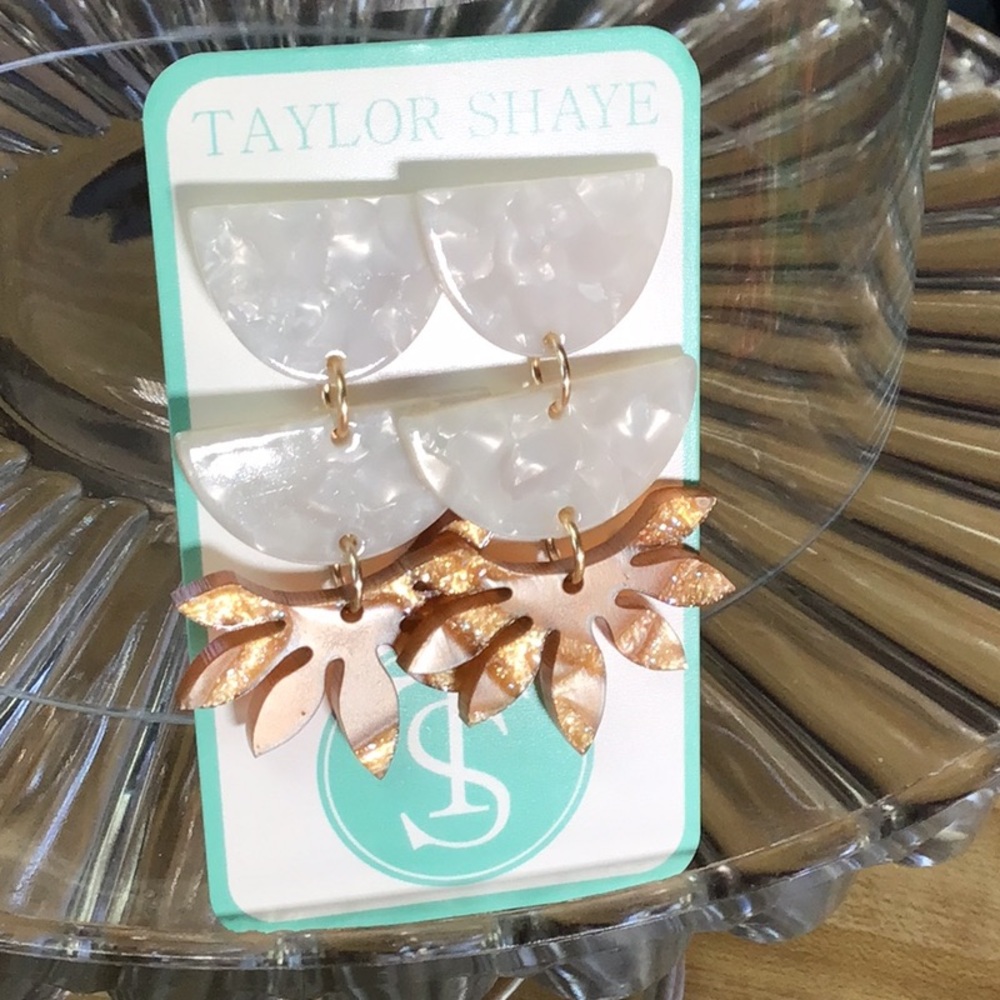 TAYLOR SHAYE EARRINGS❤️❤️